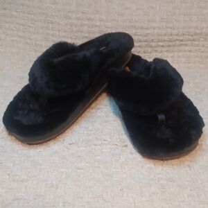 OluKai Womens Fuzzy Slides